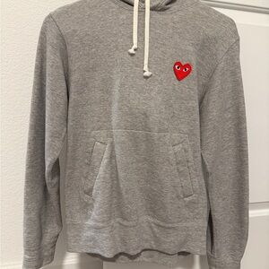 Comme Des Garçons Play
heart-patch hoodie